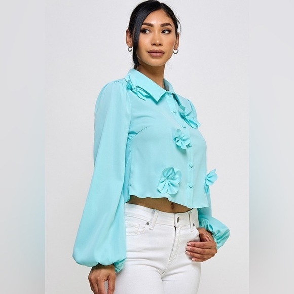 Beautiful Aqua Button Up Top w/Flowers - Picture 4 of 5